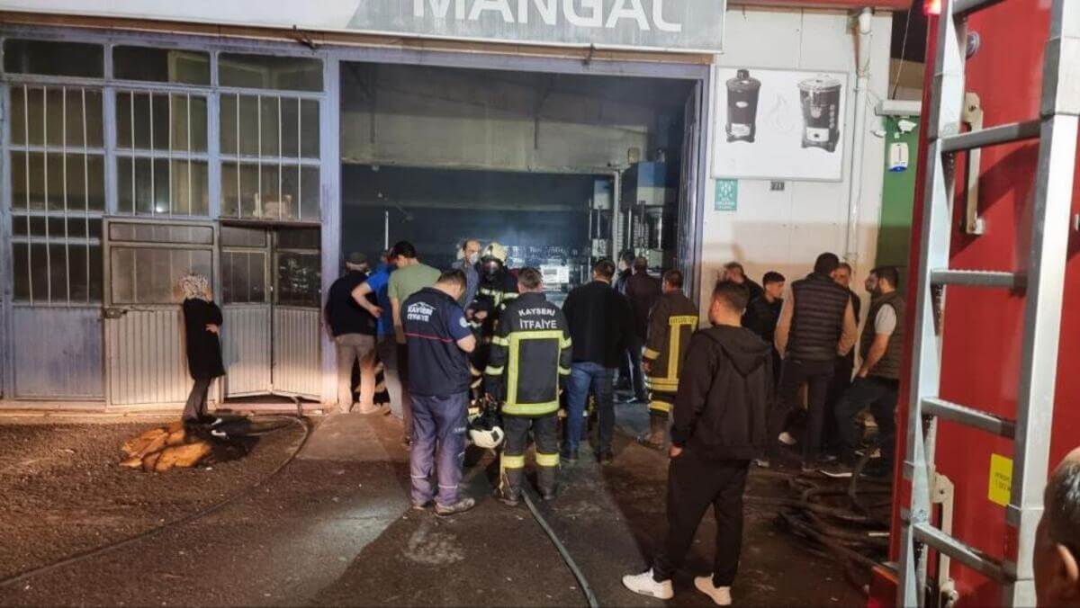 Kayseri'de Soba İmalathanesinde Yangın!-2