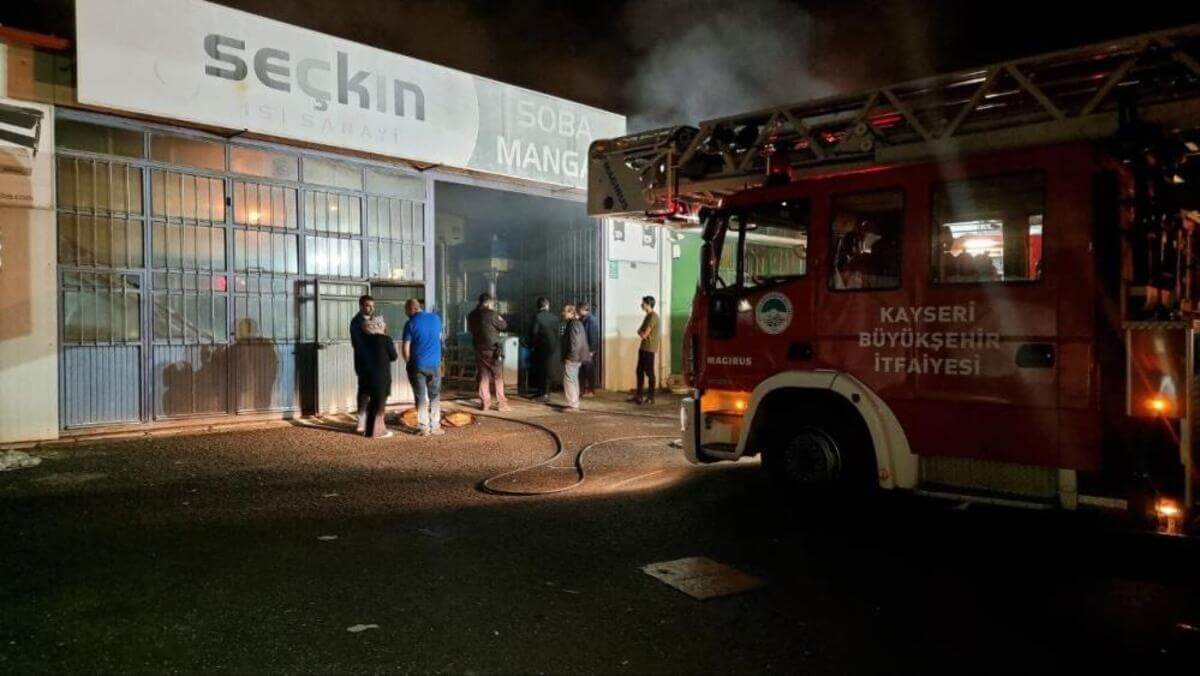 Kayseri'de Soba İmalathanesinde Yangın!-1