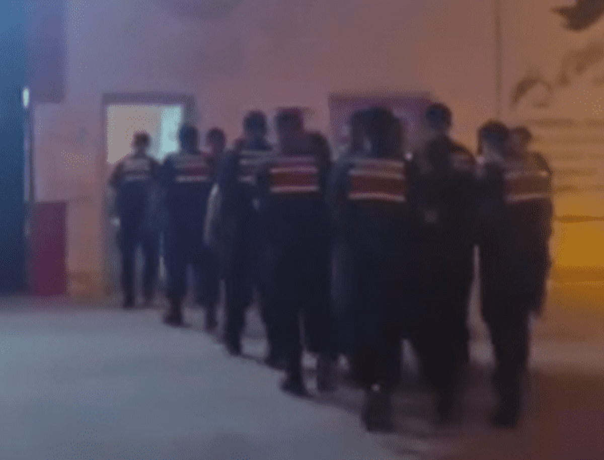 Bakan Yerlikaya ‘Enselerindeyiz’ Dedi, Çok Sayıda Şüpheli Baskın Yedi! 1