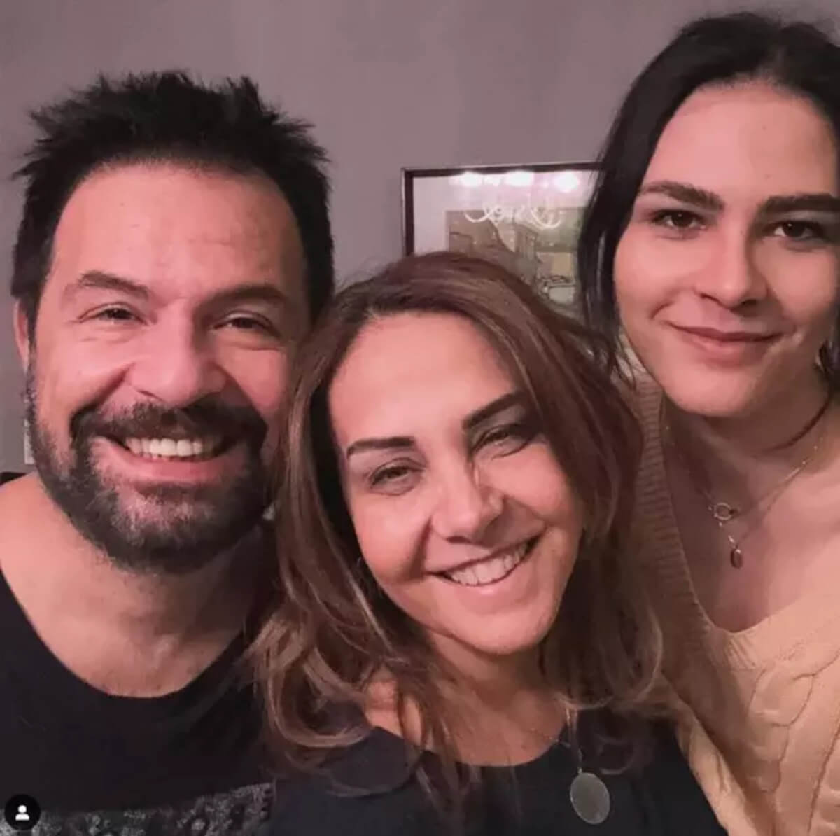 Ünlü Oyuncunun Oğlu Cinsiyet Değiştirmişti: Yeni Pozları Olay Oldu!-3