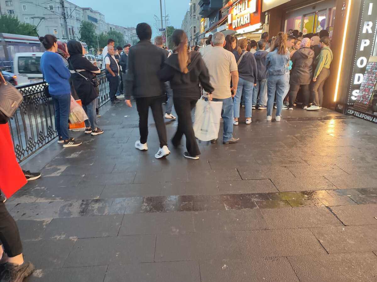 Kayseri'de Uzayan Kuyruğu Görenler Sıraya Girdi! Büyük Merak Uyandırdı!-1