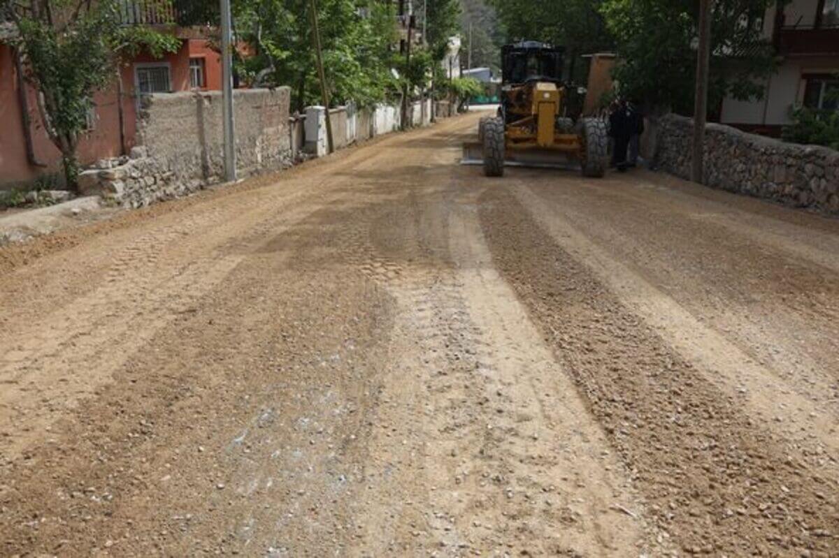 yahyalı Gazibeyli Asfalt çalışması