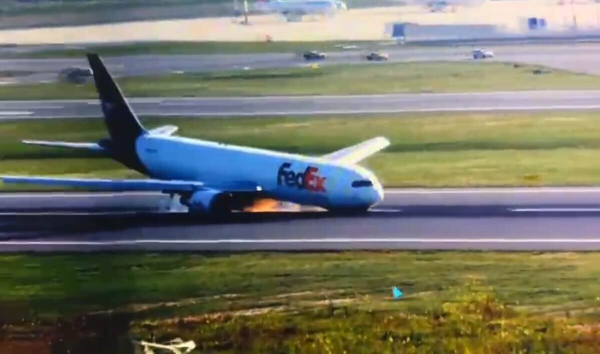 İstanbul Havalimanı’nda Kargo Uçağı Gövdesi Üzerine İniş Yaptı! (3)