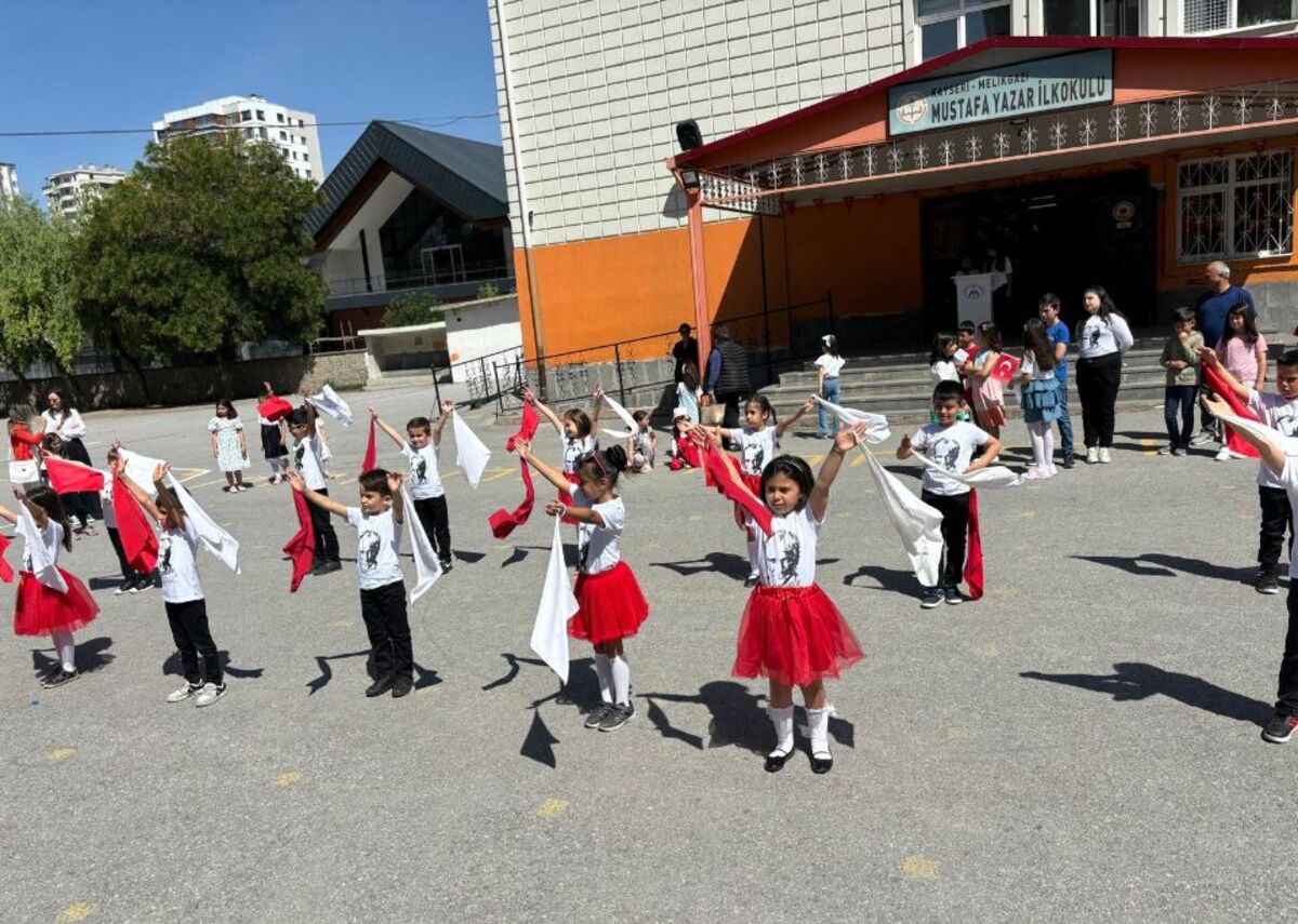 Kayseri’de Bir Okulda Veliler Ile Müdür Arasında Tartışma Çıktı! (1)