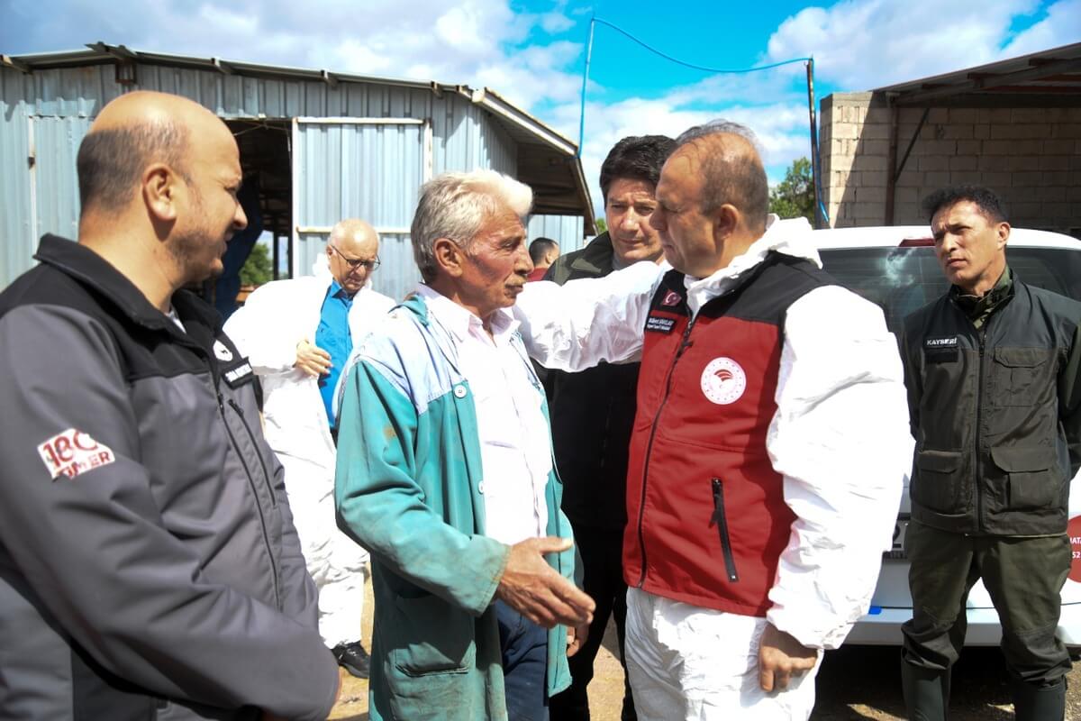 Kayseri’de İl Tarım Müdürü Bülent Saklav Eline İğneyi Aldı! (4)