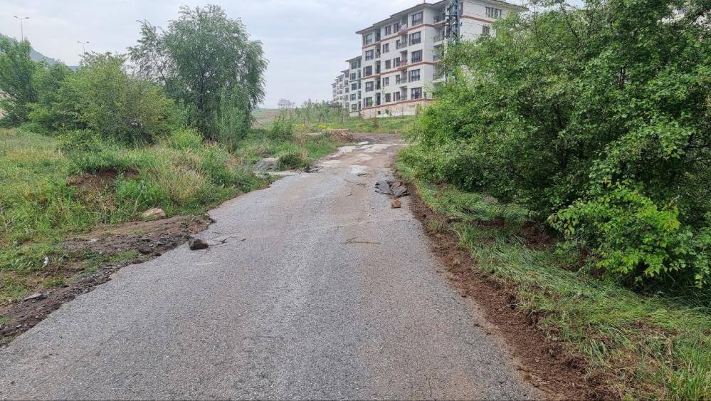 Kayseri'de Yağmurdan Sonra Yol Çöktü2