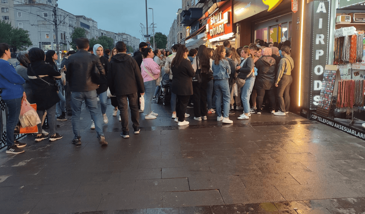 Kayseri'de Uzayan Kuyruğu Görenler Sıraya Girdi! Büyük Merak Uyandırdı!-2