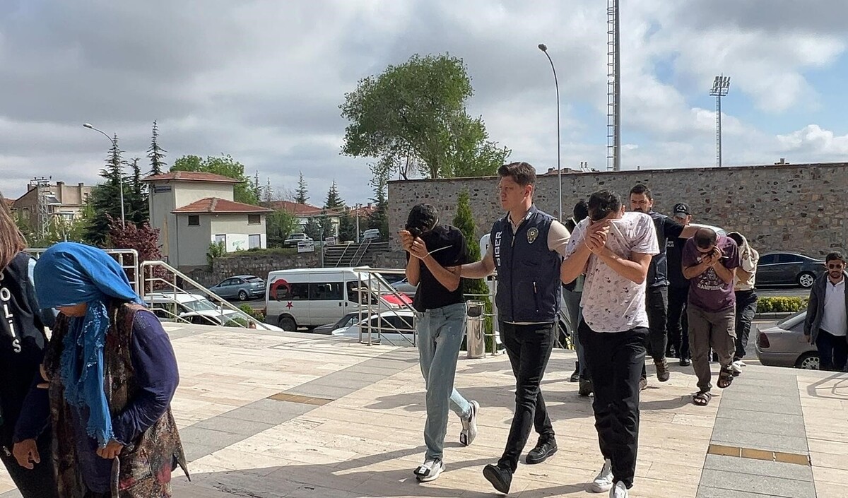 Nevşehir'de Sahte İlanla Dolandırıcılık Yapan 7 Şahıs Tutuklandı! (4)
