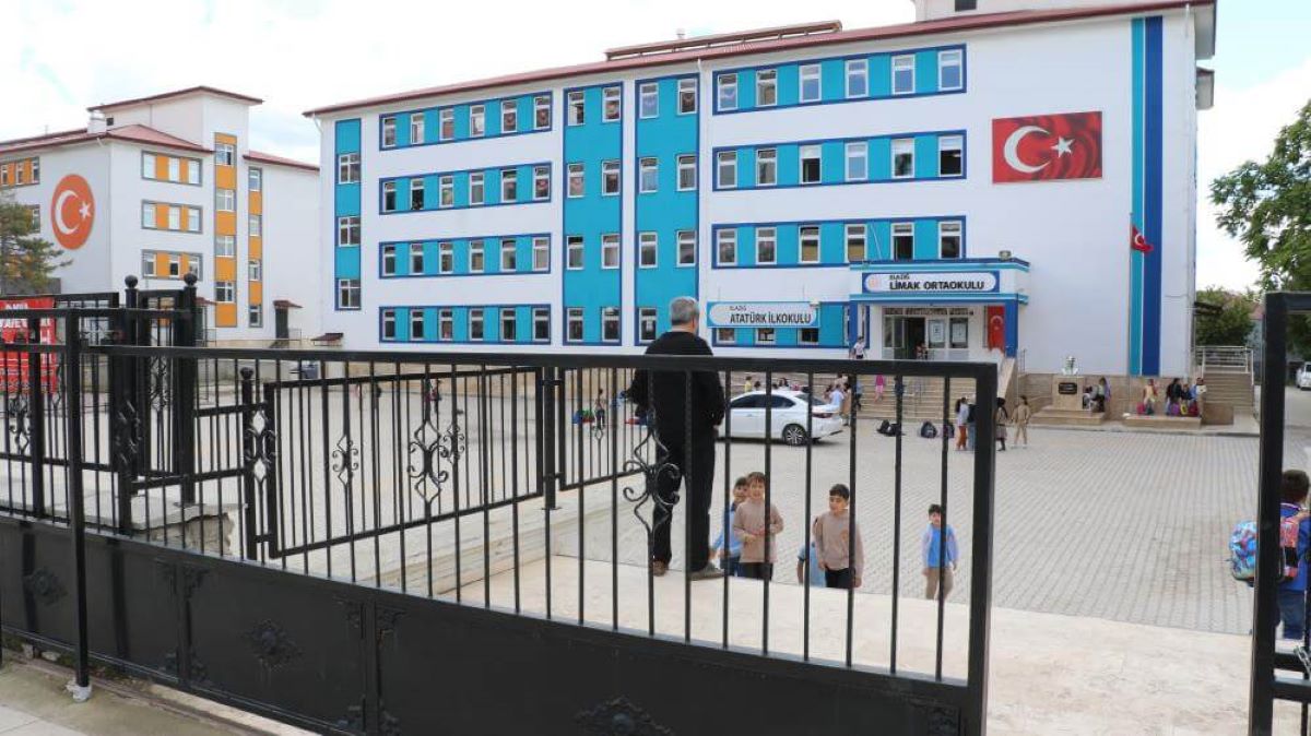 Öğretmenini Bıçakladı 3