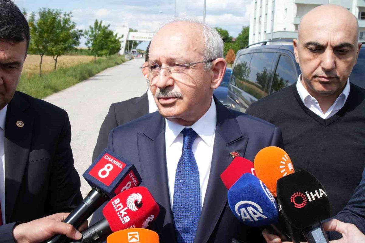 Selahattin Demirtaş’a Cezaevinde Sürpriz Ziyaret İçerde Tutulmalarını Doğru Bulmuyorum! 1