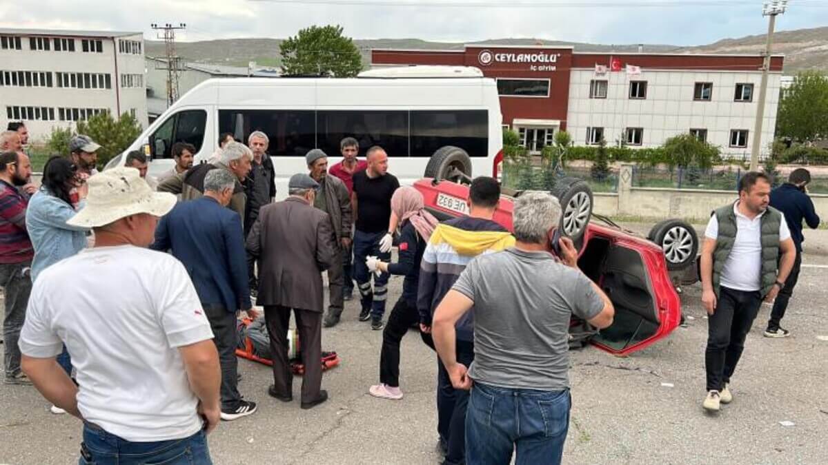 Sokak Köpeğine Çarpmamak İçin Kaza Yaptı! (5)