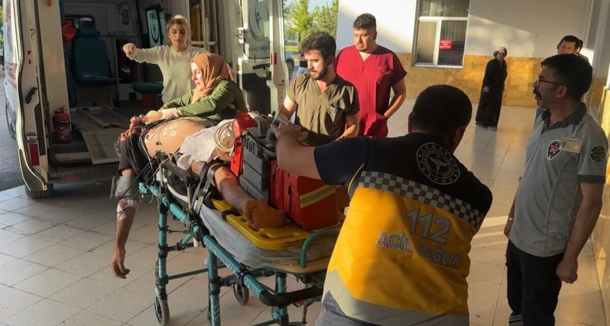 Tarlada Çalışırken Üzerine Yıldırım Düştü! (1)