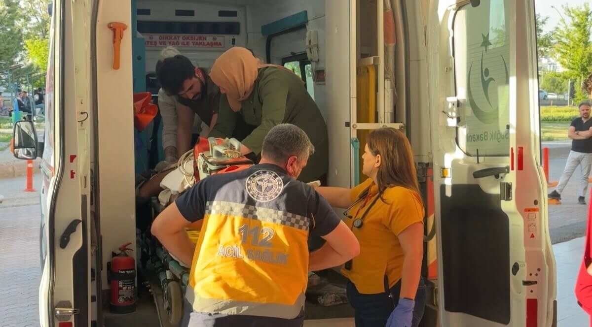 Tarlada Çalışırken Üzerine Yıldırım Düştü! (3)