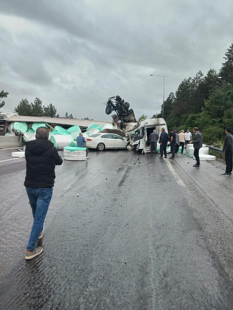 Yaralandıkları Korkunç Kazanın Görüntülerini Kendi Elleriyle Çektiler (2)