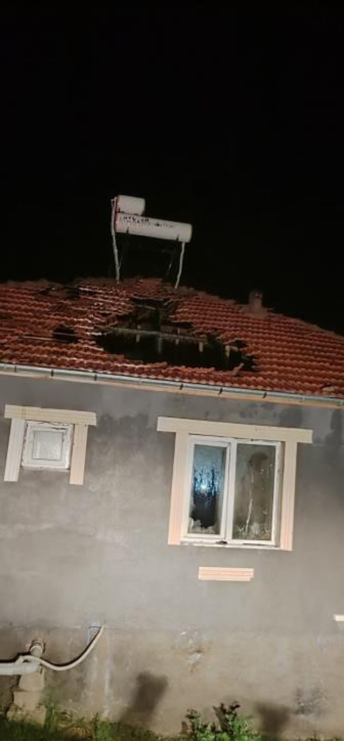 Yıldırım Düşen Evde Yangın Çıktı! (4)