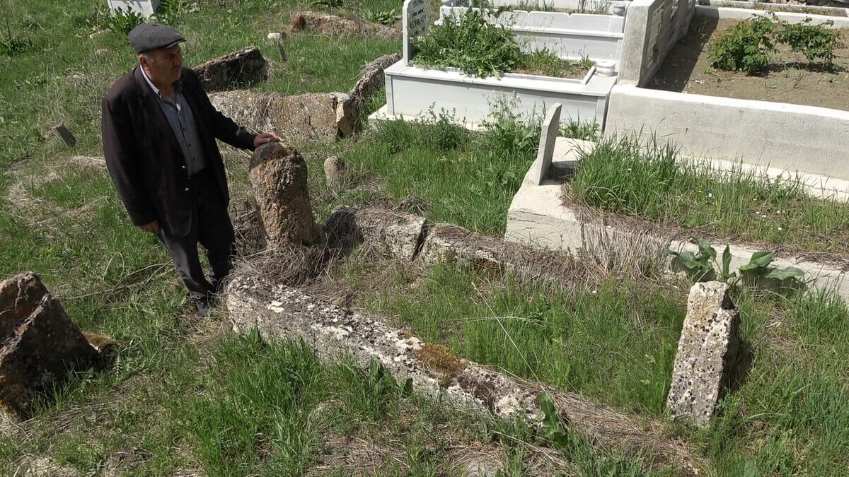 Yüzyıllık Mezar Merak Konusu Oldu! (2)