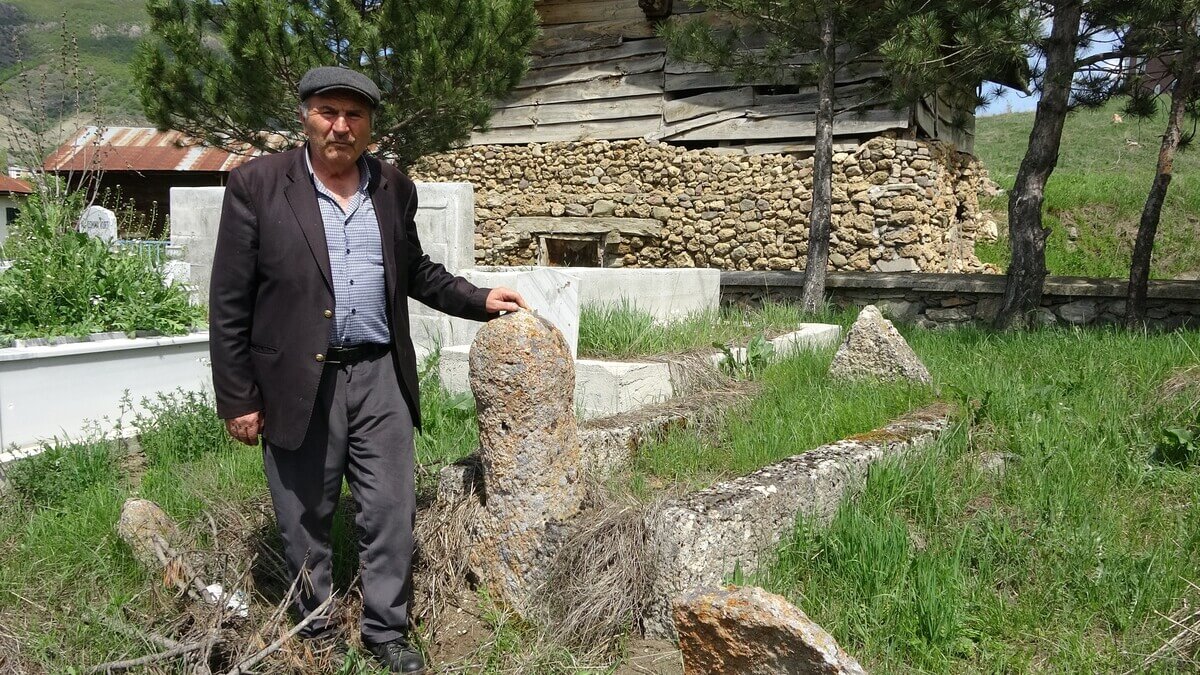 Yüzyıllık Mezar Merak Konusu Oldu! (4)
