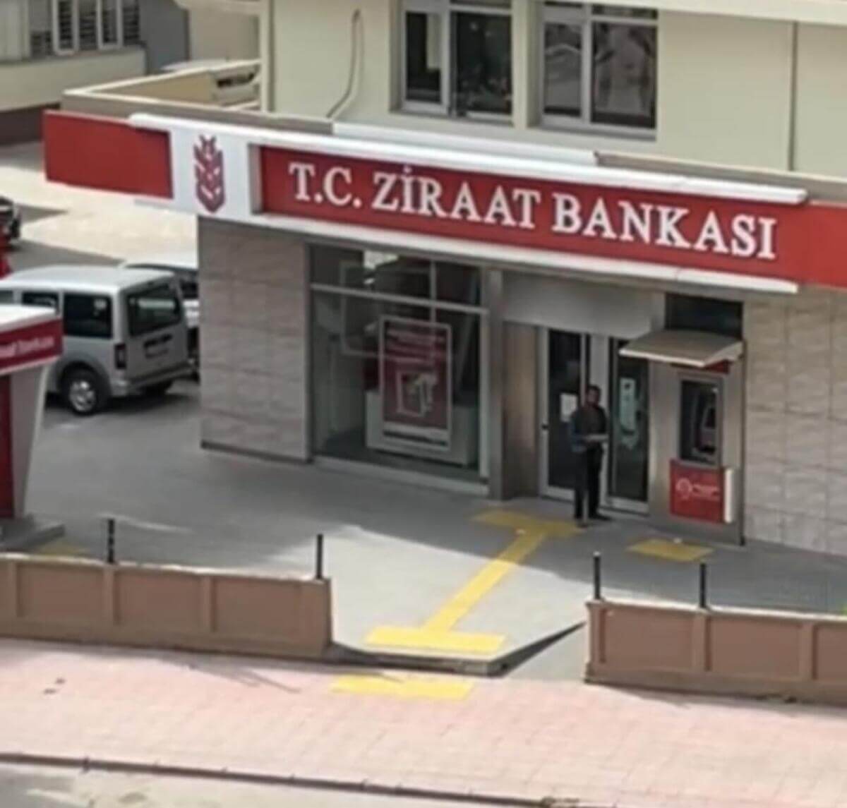 Madde Bağımlısı İki Kişi Ziraat Bankası'na Saldırdı!