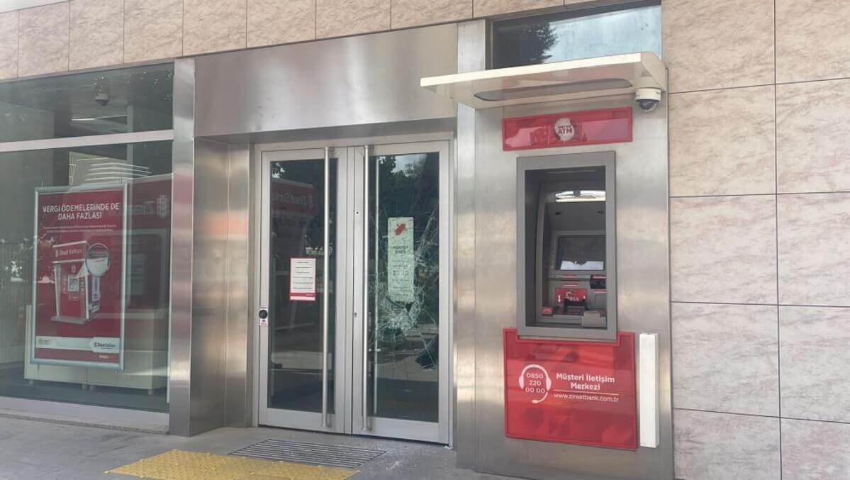 Madde Bağımlısı İki Kişi Ziraat Bankası'na Saldırdı!-2