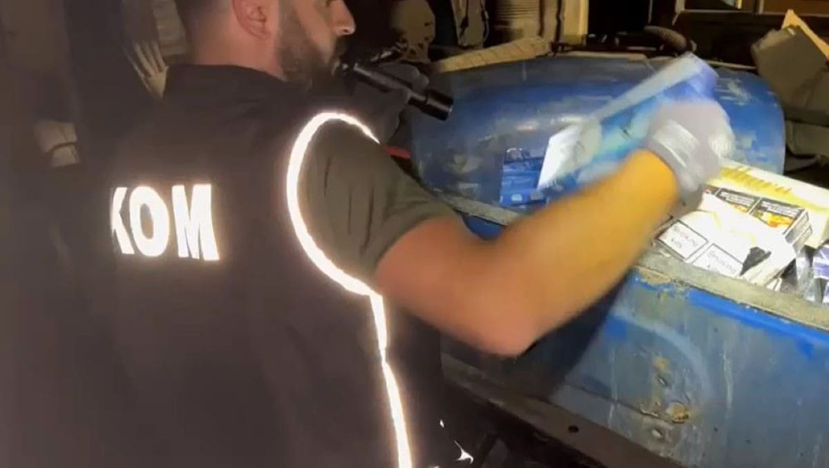 1 Polis Pusuya Yattı! Tir’ın Her Yerine Zula Yapmışlar…