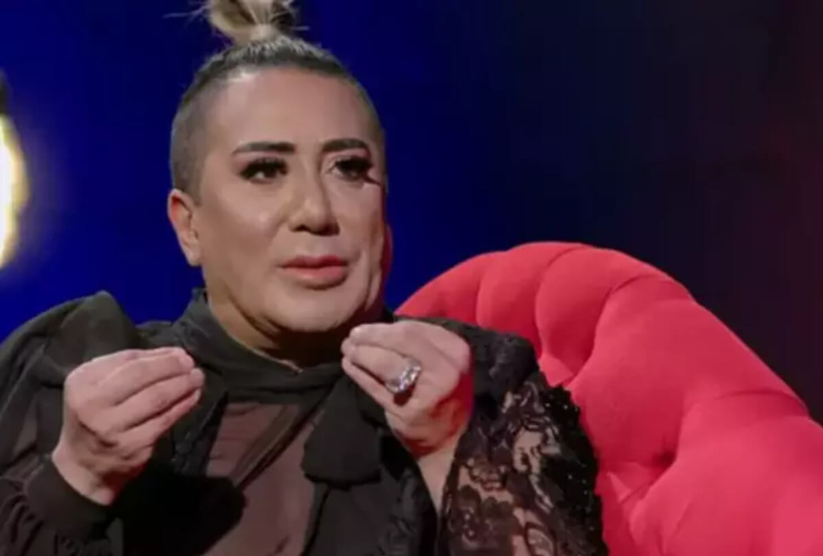 Ünlü Fenomen Kendisini Gizlice Çeken Kadınları Dövdü!-3
