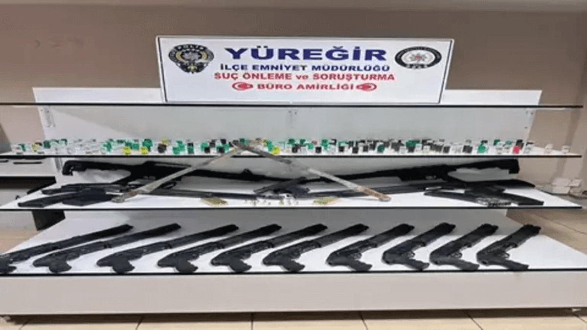 Polis Baskınında Evin Bacasından Cephanelik Çıktı!-1