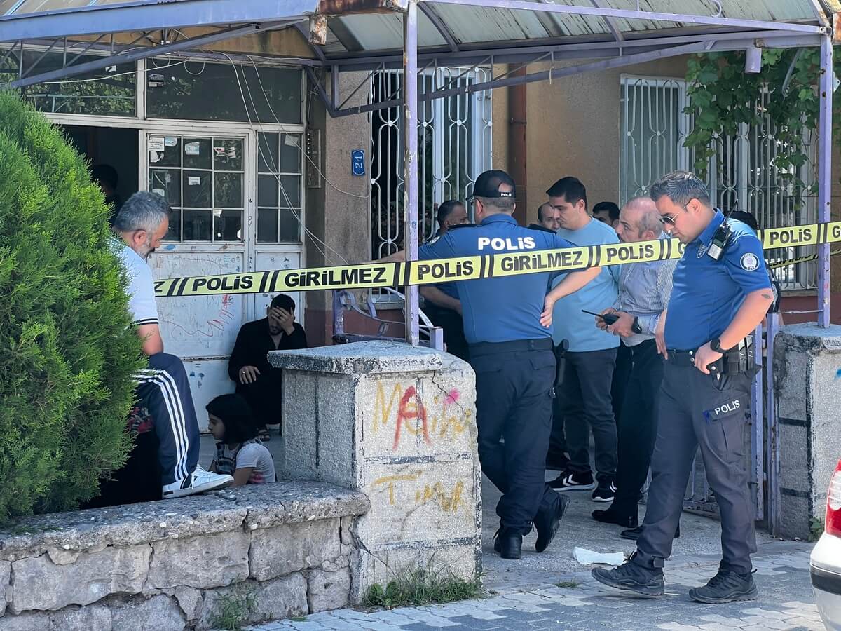 Kayseri'de Evinde Başından Vurulmuş Halde Bulunan Adamın Katili 5 Yaşındaki Oğlu Çıktı!