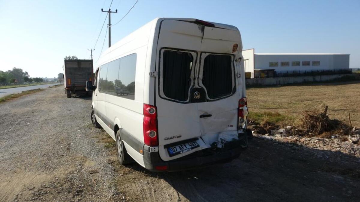 Feci Kaza: Tır ile Otel Servisi Çarpıştı! 8 Yaralı