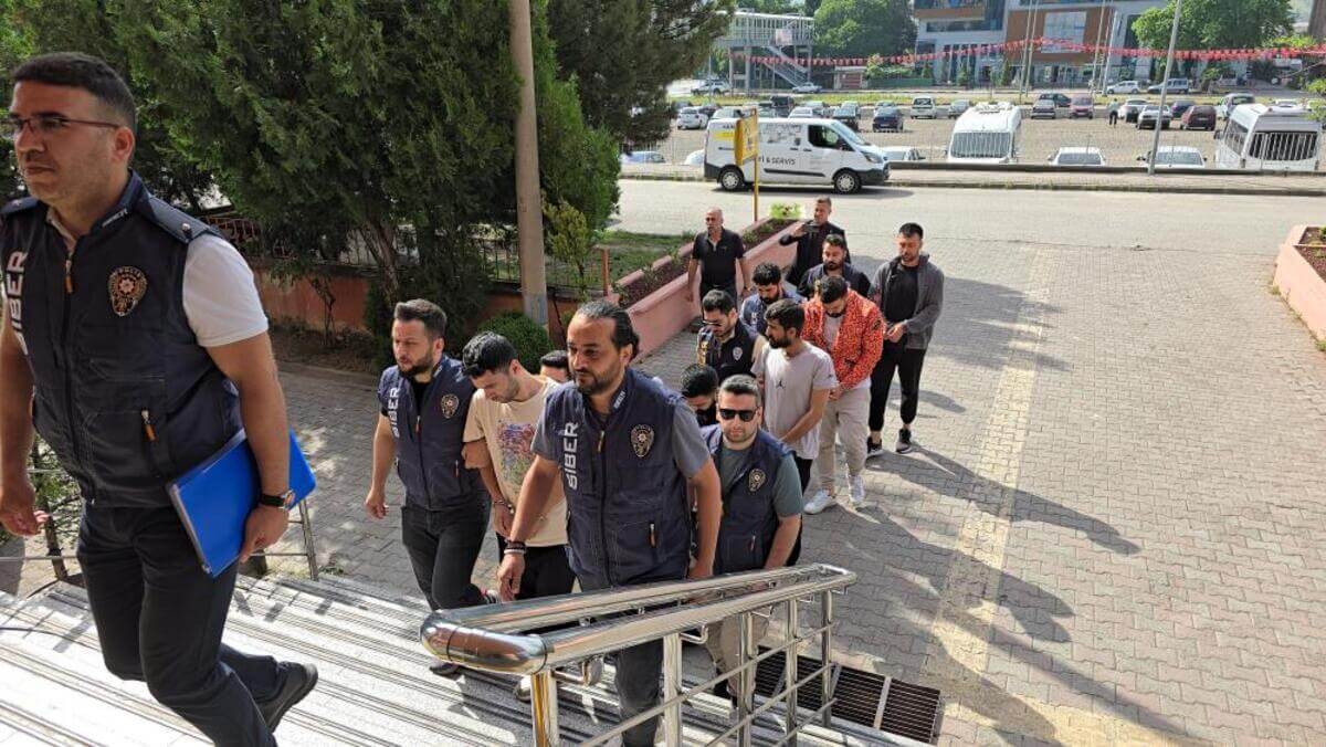 Sosyal Medya Dolandırıcılarına 18 İlde Eş Zamanlı Operasyon!-1
