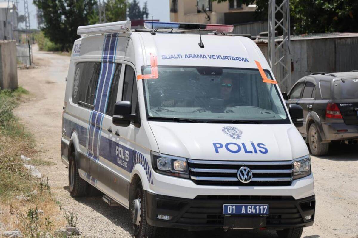 Karısını Kurtarmak İçin Kanala Atlayan Adam Ölü Bulundu!-1