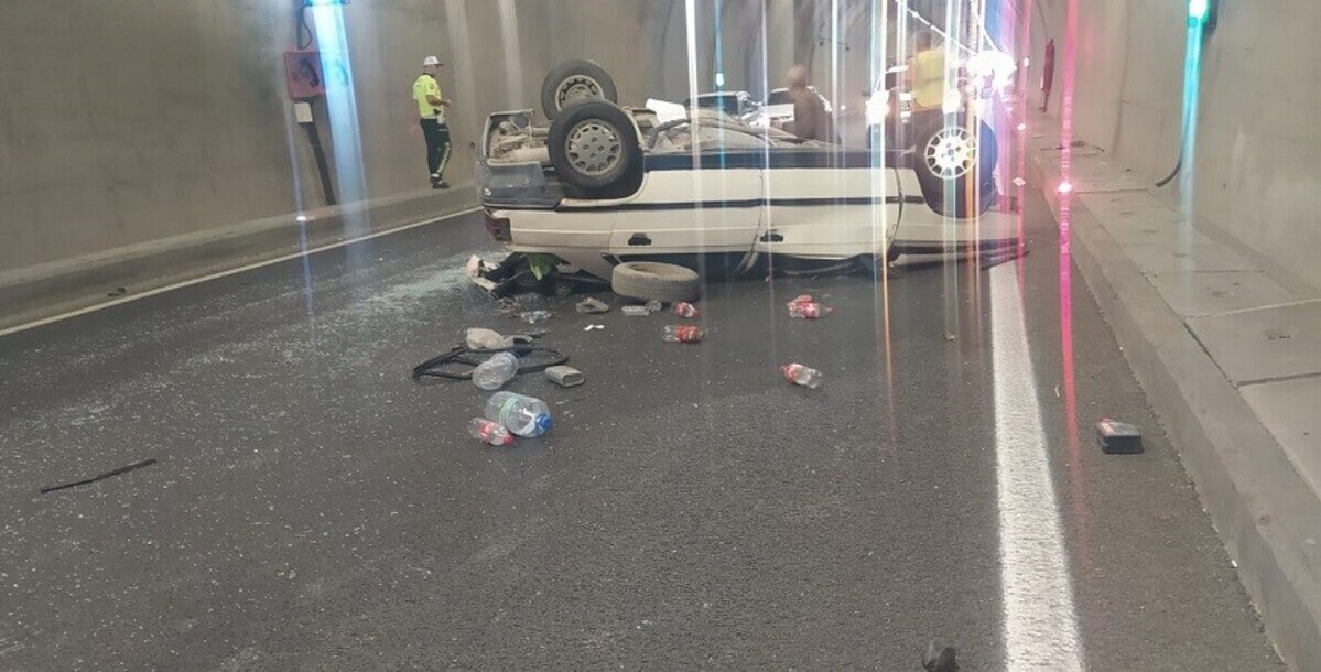 Feci Kaza: Traktöre Çarpan Otomobil Takla Attı!-2