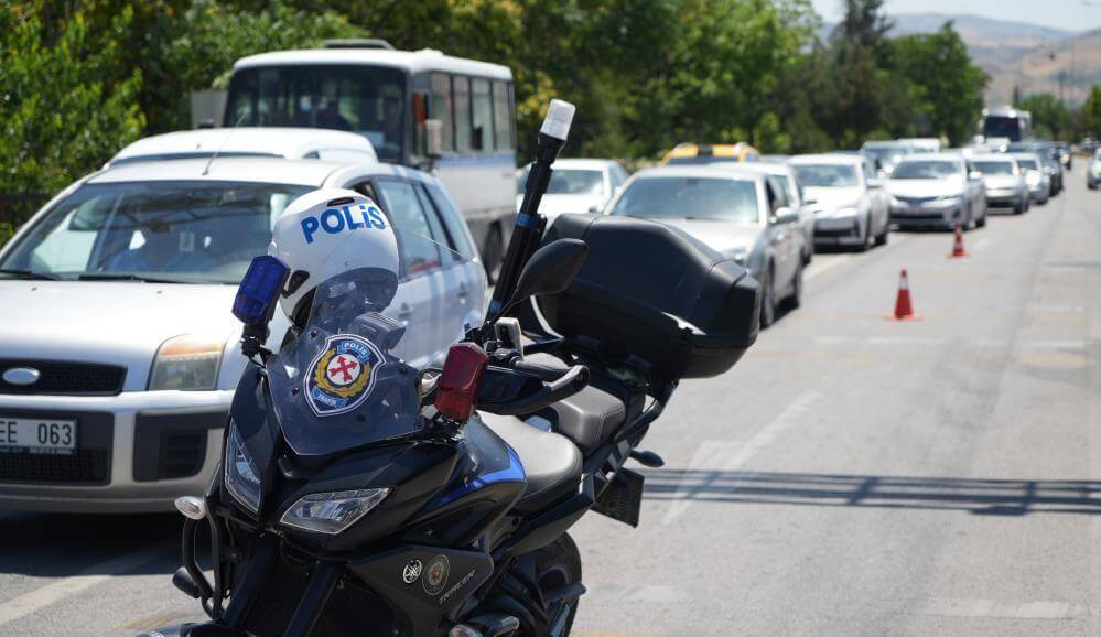 Kırıkkale-Kayseri Yolunda Trafik Işıklarında Bekleyen Araca Çarptı: 6 Yaralı-3