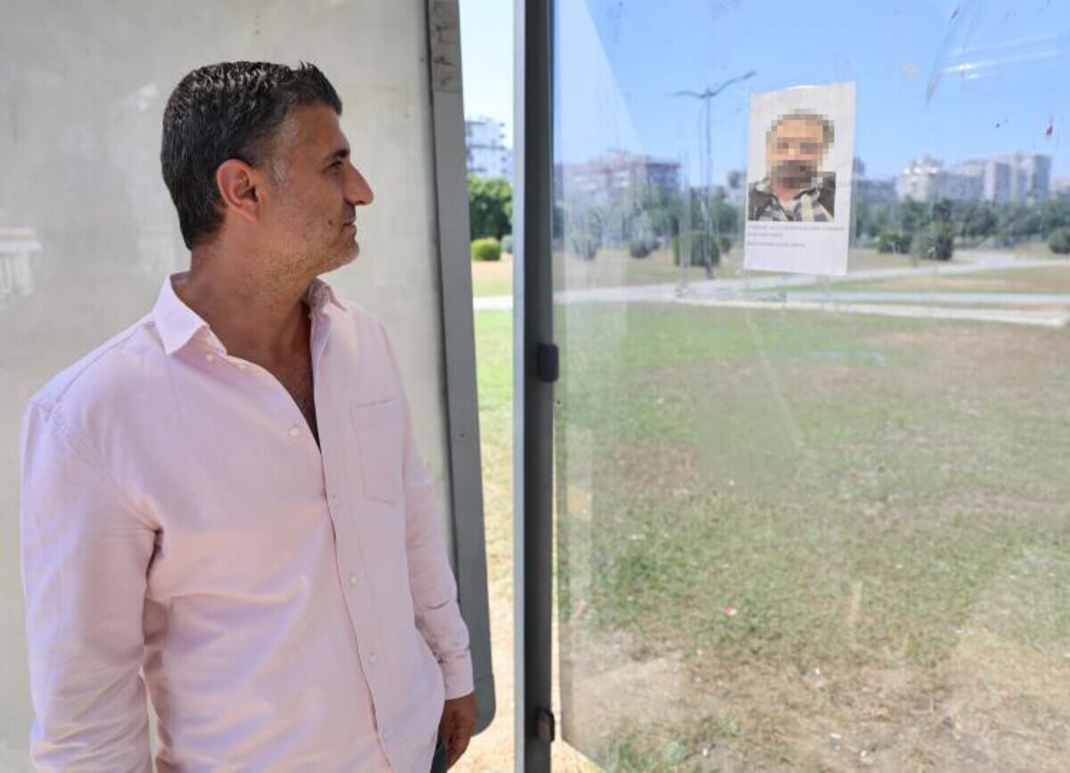 Asılan 'Sapıktır' İlanı Ortalığı Karıştırdı! Görenler Gözlerine İnanamadı!-1
