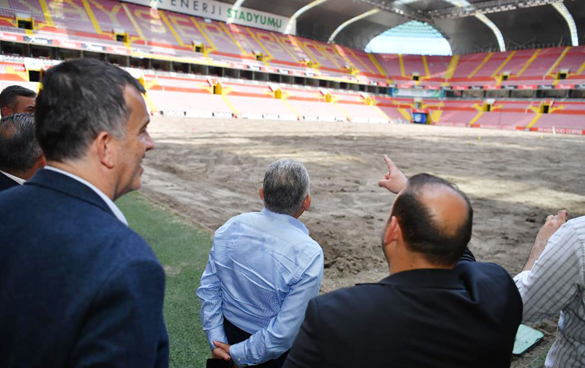 Başkan Büyükkılıç'tan Stadyum Incelemesi299