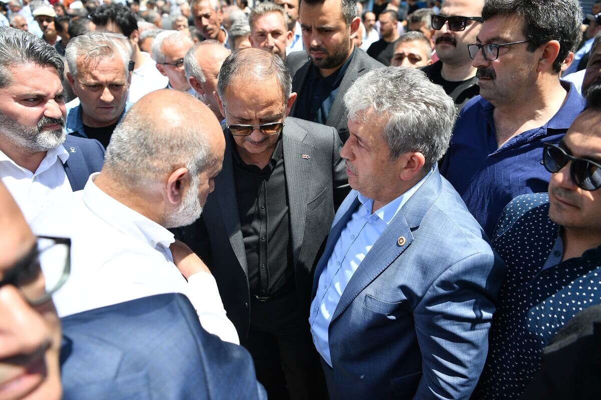 Bayar Özsoy Annesi Için Son Görevini Yerine Getirdi (2) (1)