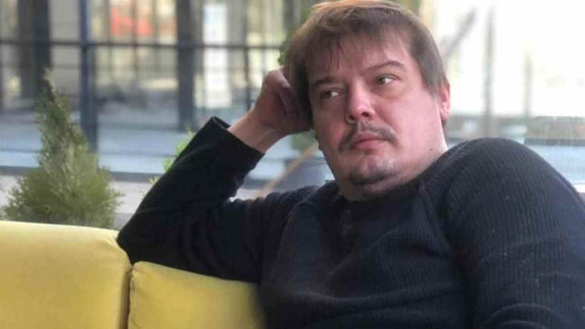 Emret Komutanım’ın  Yerli Leonardo DiCaprio’suydu: Esra Ezmeci ’de Ortaya Çıktı!-1