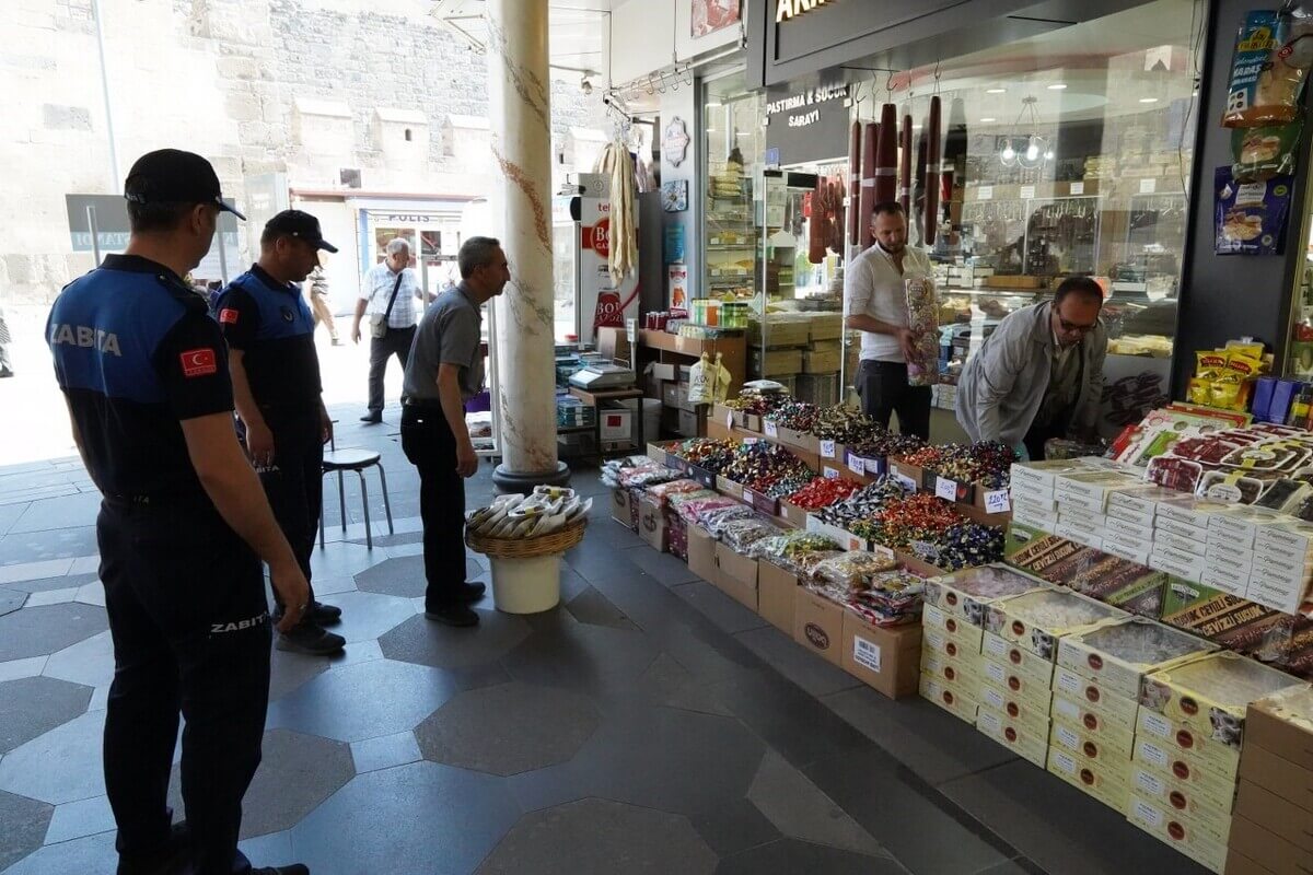 Kayseri'de Bayram Öncesi Zabıta Ekipleri Fahiş Fiyat Denetimi Yaptı! (3)