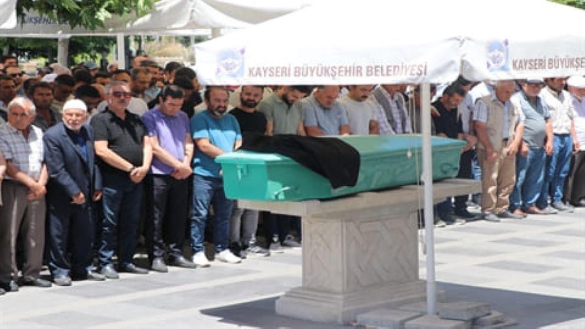 Kayseri’de Cinayete Kurban Giden İnşaat İşçisi, Toprağa Verildi! 3