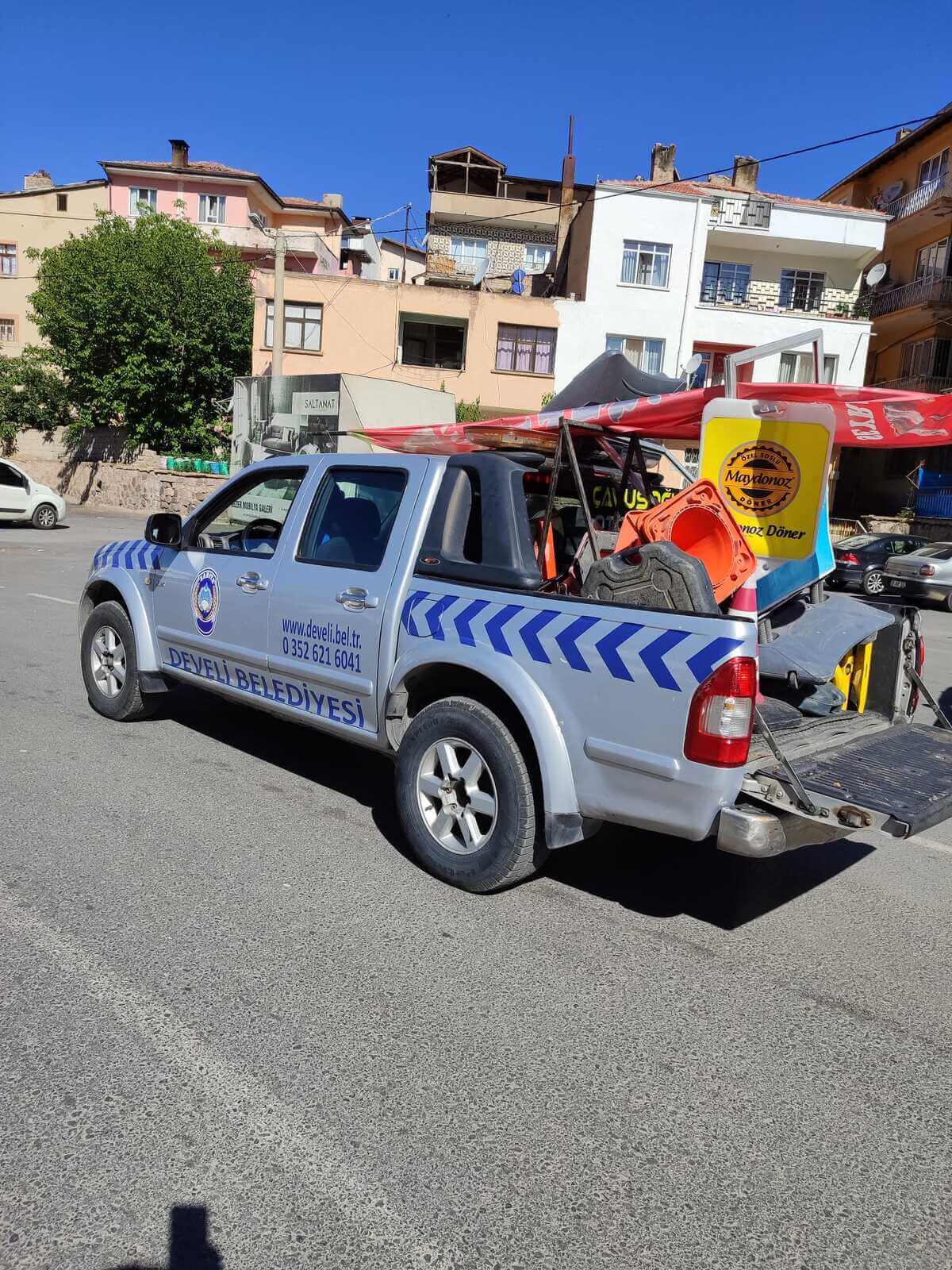 Kayseri’nin Develi Ilçesinde Uzun Çarşı Araç Trafiğine Kapatılarak Yayalar Için Yürüyüş Alanı Yapıldı