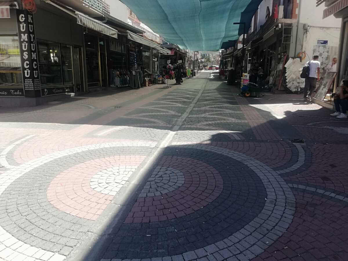 Kayseri’nin Develi Ilçesinde O Cadde Araç Trafiğine Kapatılarak Yayalar Için Yürüyüş Alanı Yapıldı. Detaylar Kayseri Haberimizde.. 3 (1)