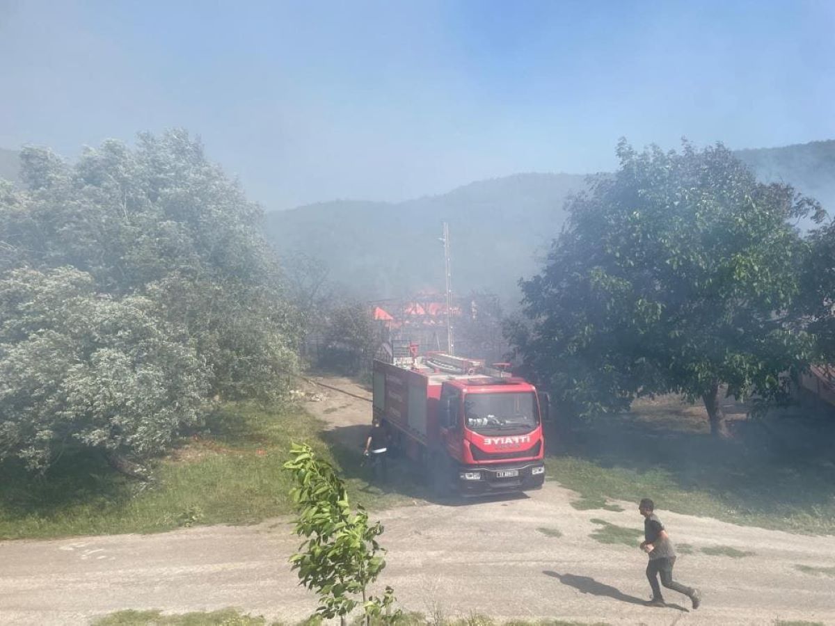 Köy Alevlere Teslim Oldu! Çevre İllerden Çok Sayıda Ekip Seferber Oldu 3