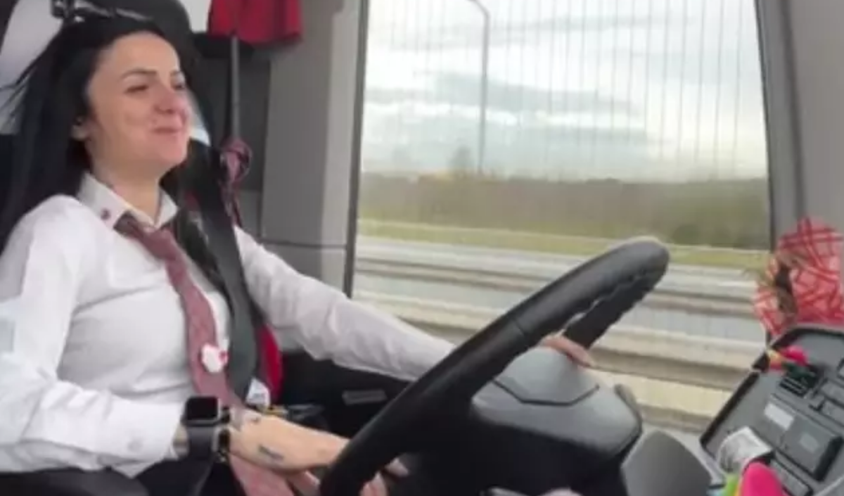 Otobüs Kaza Yaptı! Sürücüsü Fenomen Çıktı!-2