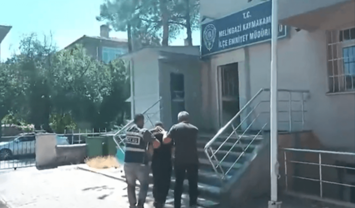Farklı Suçlardan Aranan 2 Şahıs Kayseri Polisinden Kaçamadı!-1