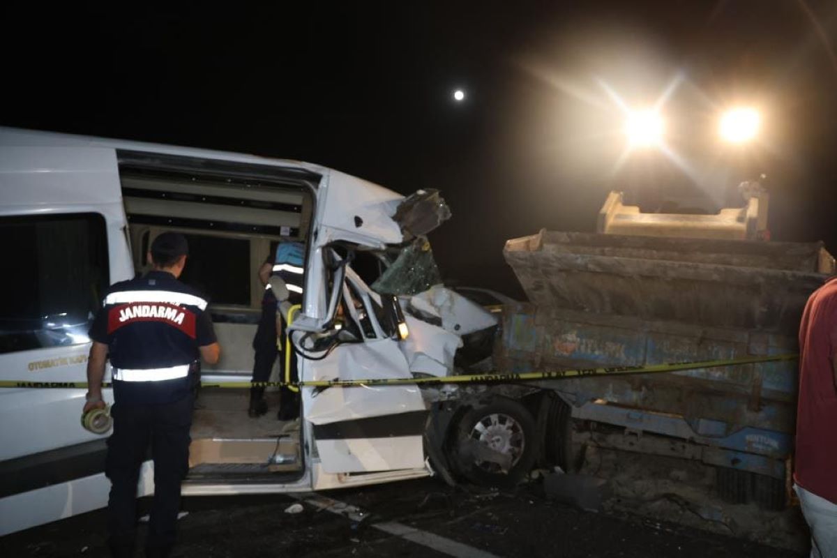 Nevşehir’de Minibüs İle Traktör Çarpıştı Çok Sayıda Yaralı 2