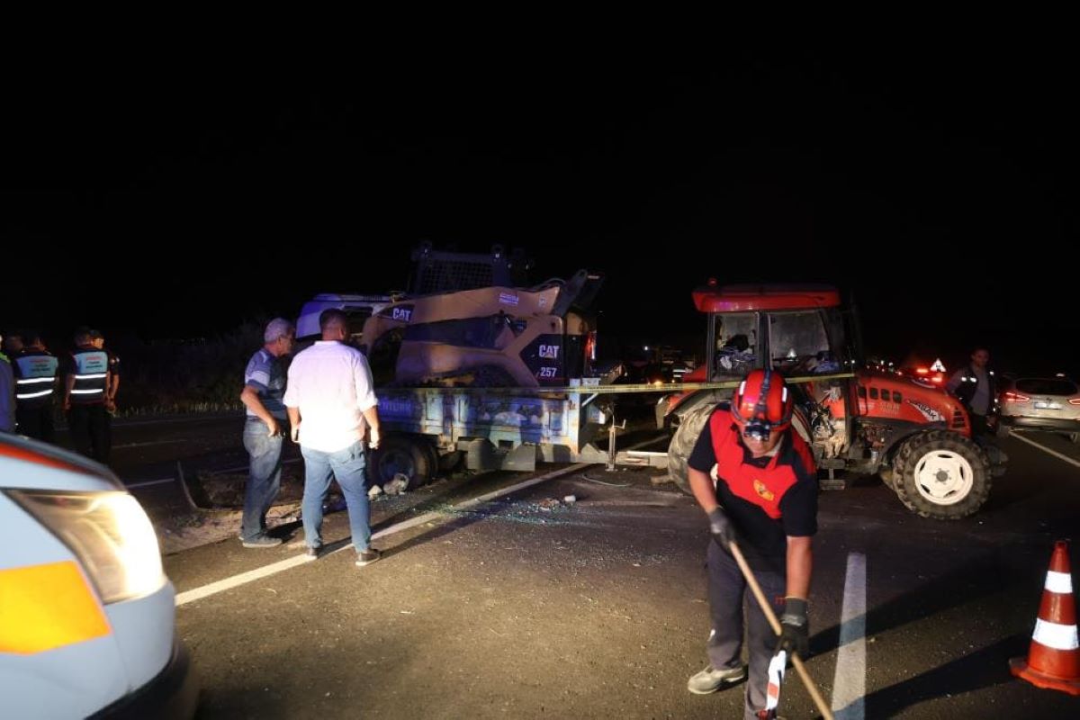 Nevşehir’de Minibüs İle Traktör Çarpıştı Çok Sayıda Yaralı 3
