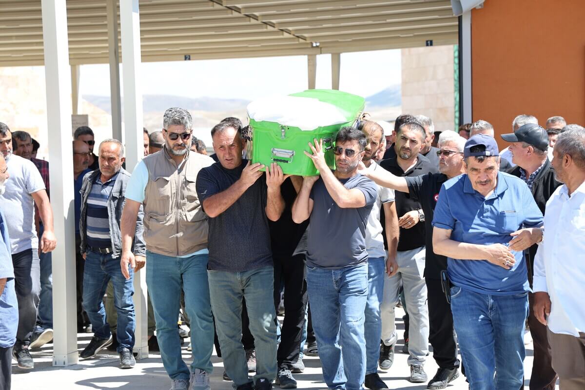 Organları 4 Hastaya Umut Olan Gülsüm Türkkahraman Son Yolculuğuna Uğurlandı! (2)