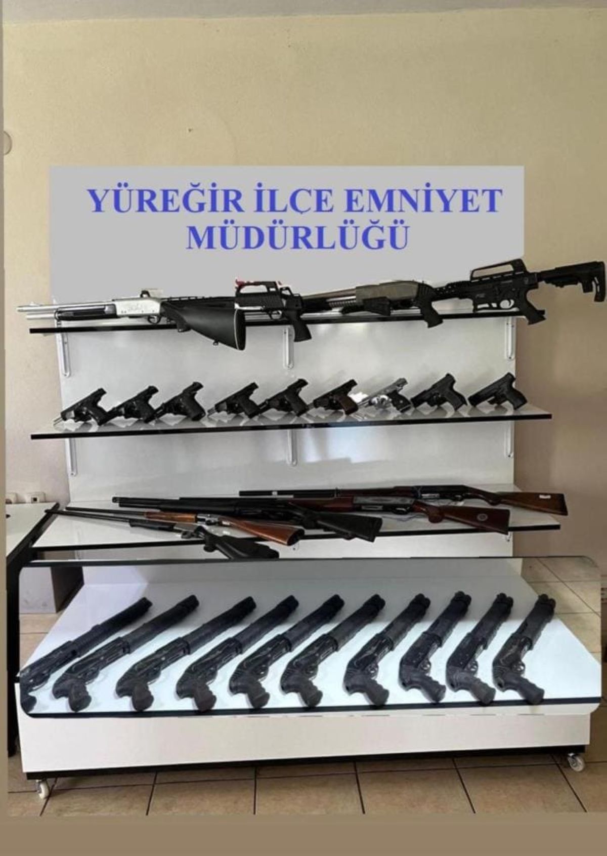 Polis Baskında Cephanelik Ele Geçirdi Çok Sayıda Gözaltı