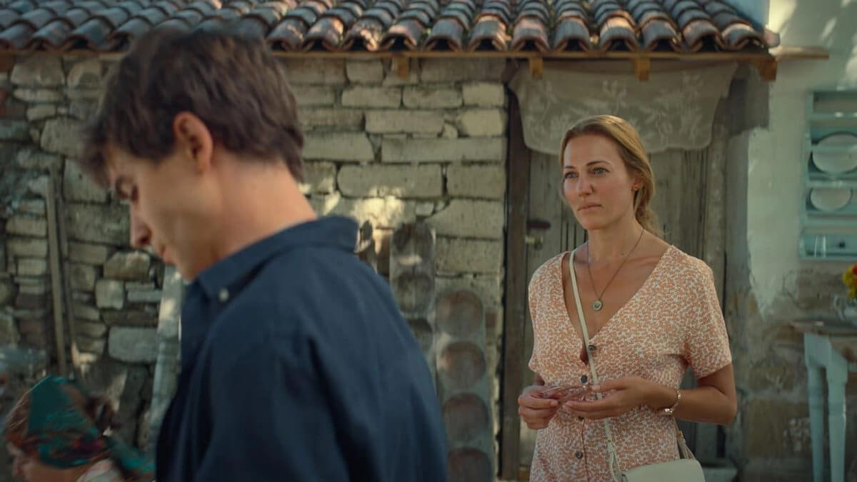 Meryem Uzerli'ye 'Müstehcen Sahnelerin Var' Diyerek Açık Açık Sordu! Sosyal Medya Yıkıldı!-1