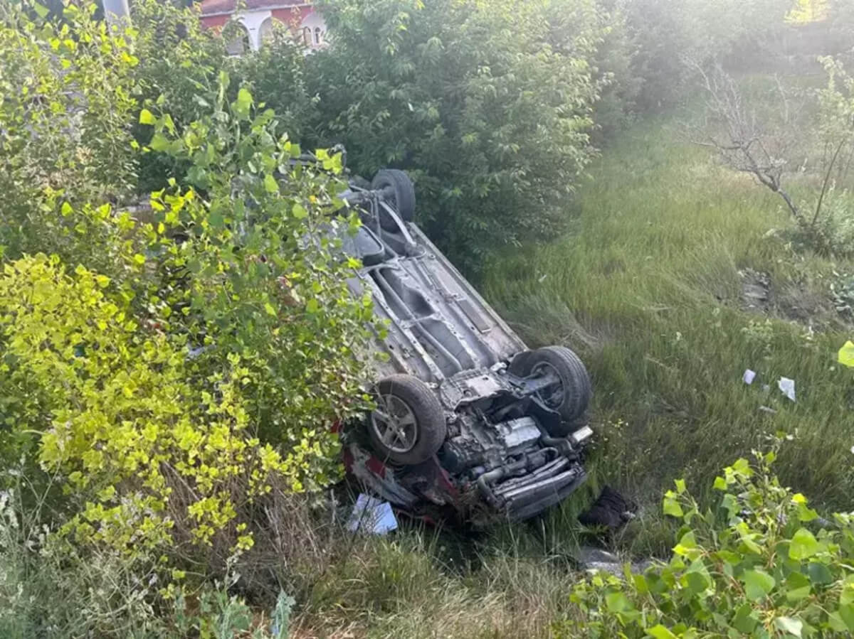 Sivas'ta Hafif Ticari Araç Şarampole Uçtu Ölü Ve Yaralılar Var 2 (1)