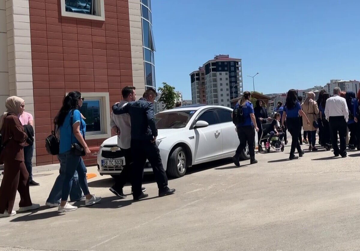 Sivas'ta 6 Yaşındaki Çocuğun Şüpheli Ölümü! Bir Anda Yere Yığıldı. (1)